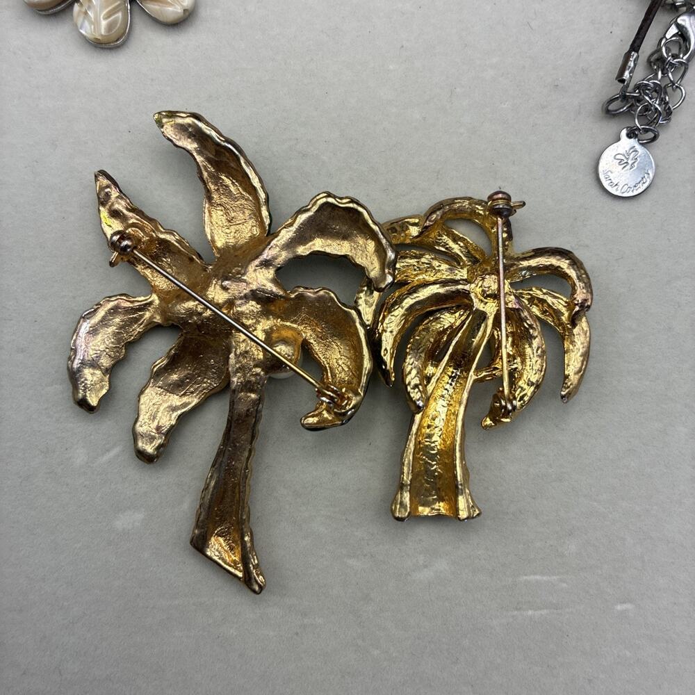 VTG Goldtone Palm Tree Green Enamel Faux Pearls Pin, bikini top, Sara Coventry - Picture 6 of 7